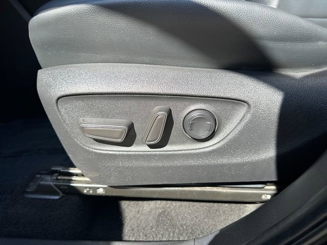 Used 2024 Toyota Highlander XLE AWD/4WD image 32