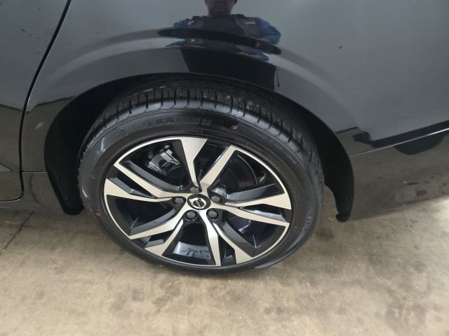 Used 2024 Volvo S60 B5 Core image 12