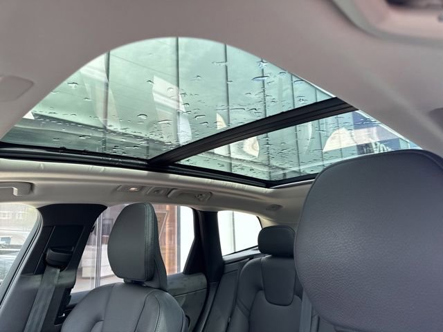 Used 2025 Volvo XC60 B5 Plus AWD/4WD image 27