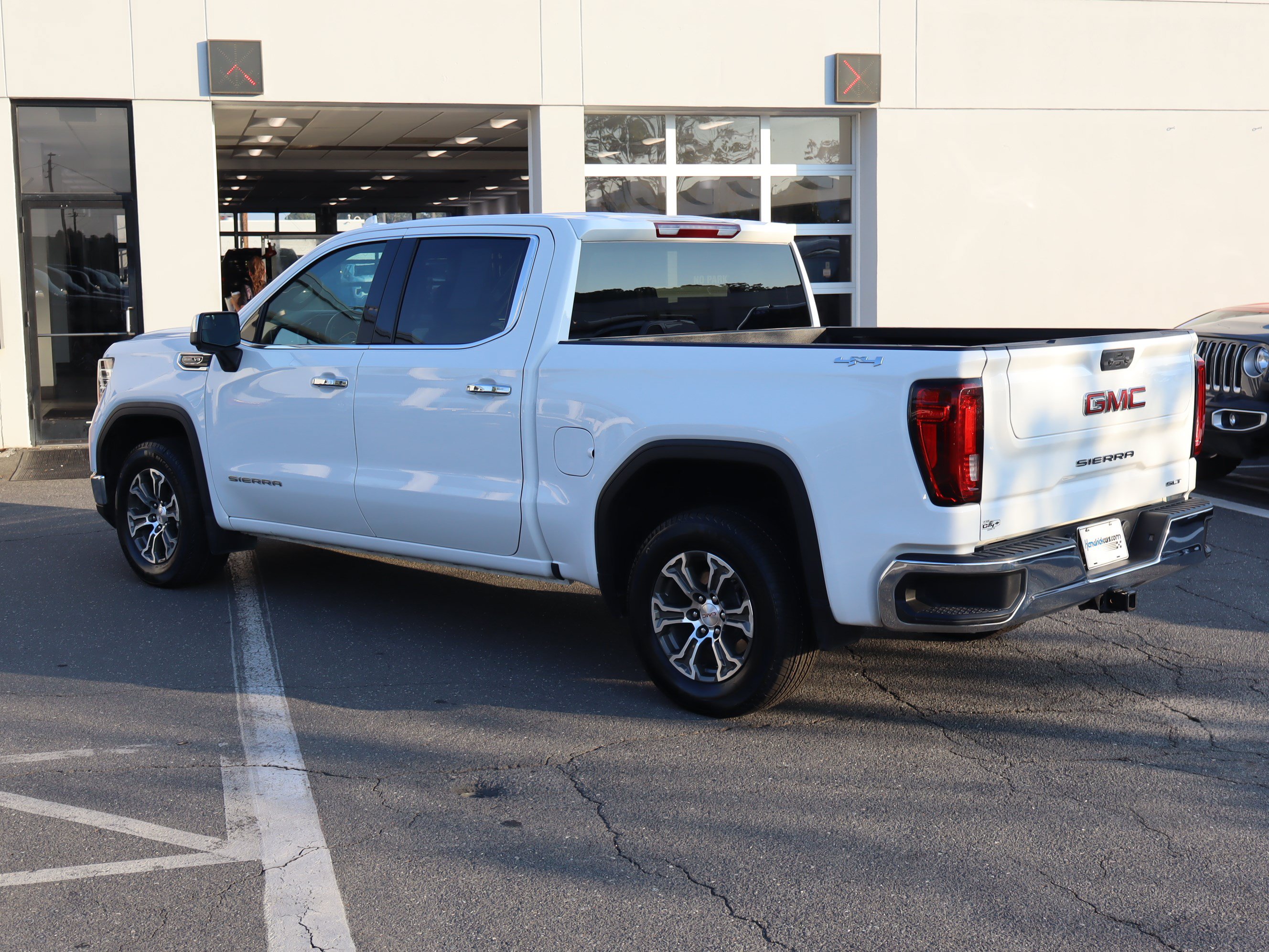 Used 2025 GMC Sierra 1500 SLT AWD/4WD image 8