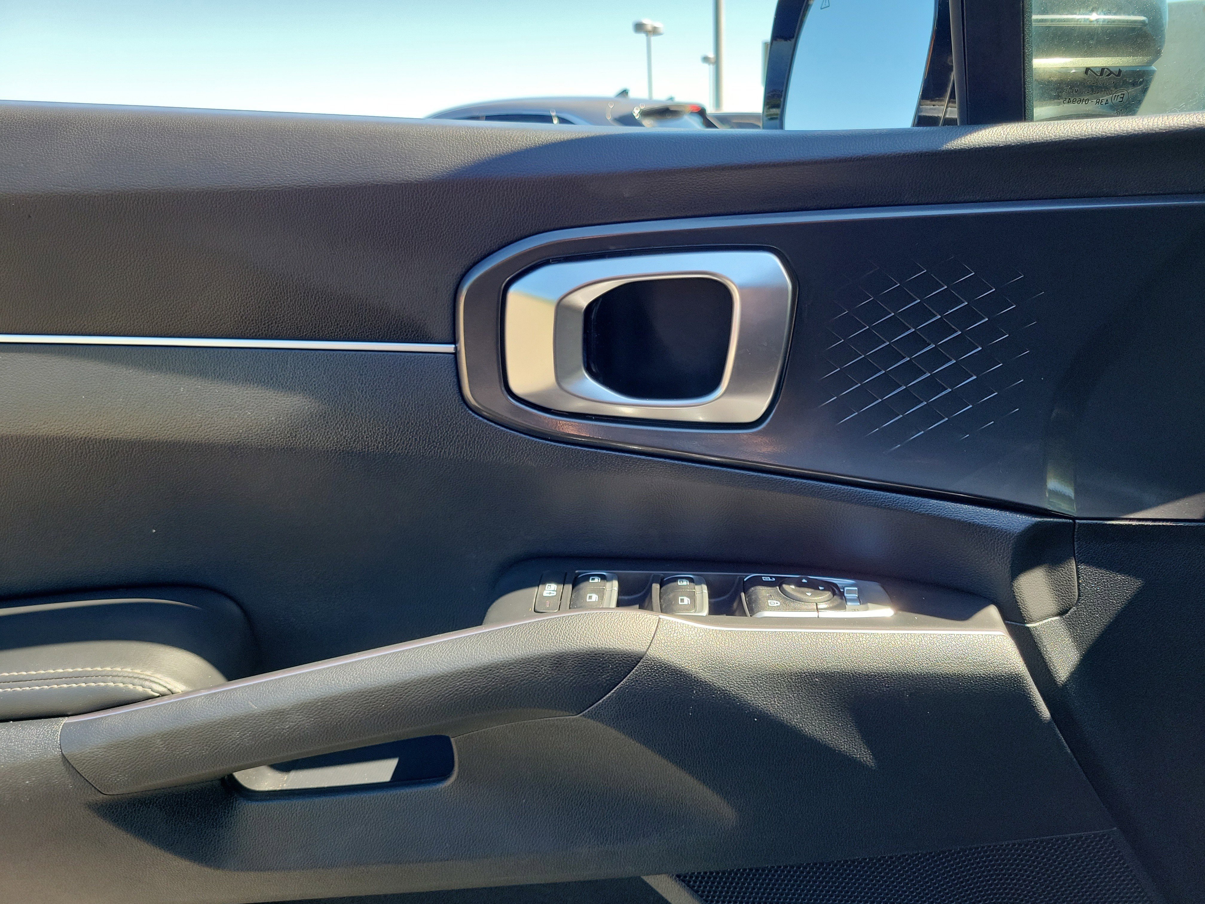 Used 2023 Kia Sorento LX image 17