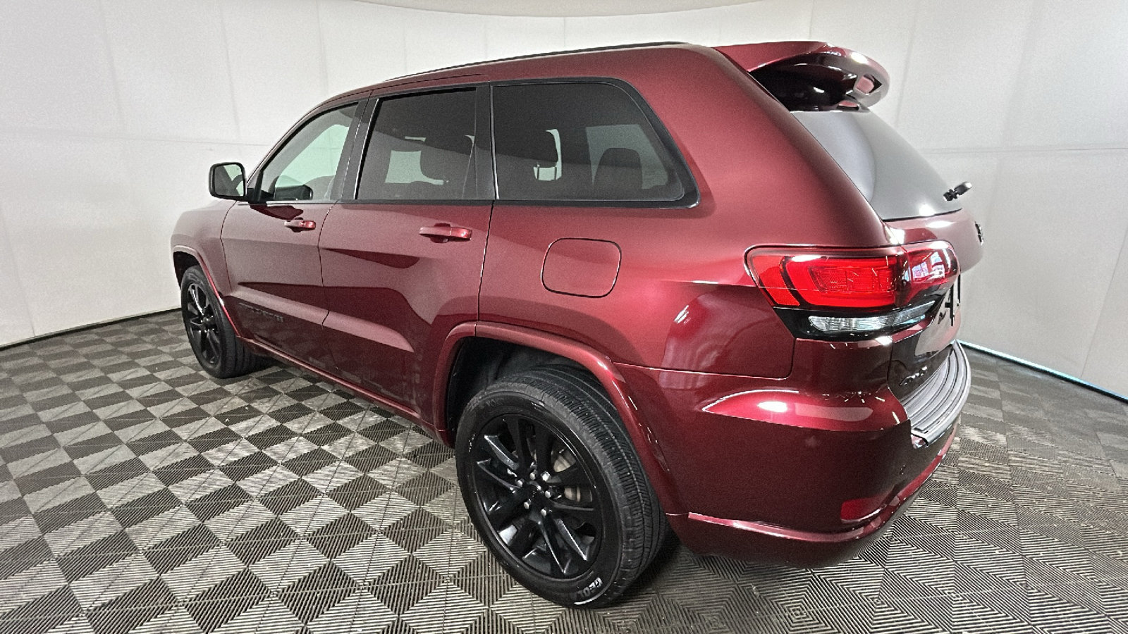 Used 2020 Jeep Grand Cherokee Altitude AWD/4WD image 5