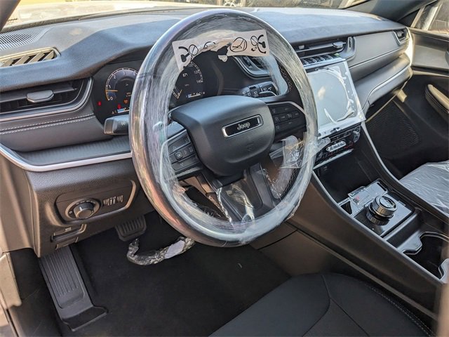 New 2025 Jeep Grand Cherokee Laredo X w/ Luxury Tech Group I image 8