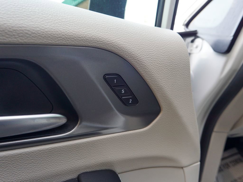 Used 2023 Chrysler Pacifica Touring-L FWD image 20