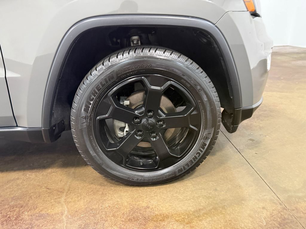 Used 2019 Jeep Grand Cherokee Laredo AWD/4WD image 89