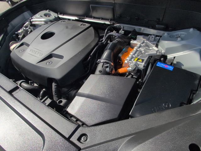 Certified 2025 Volvo XC90 T8 Core w/ Protection Package image 17