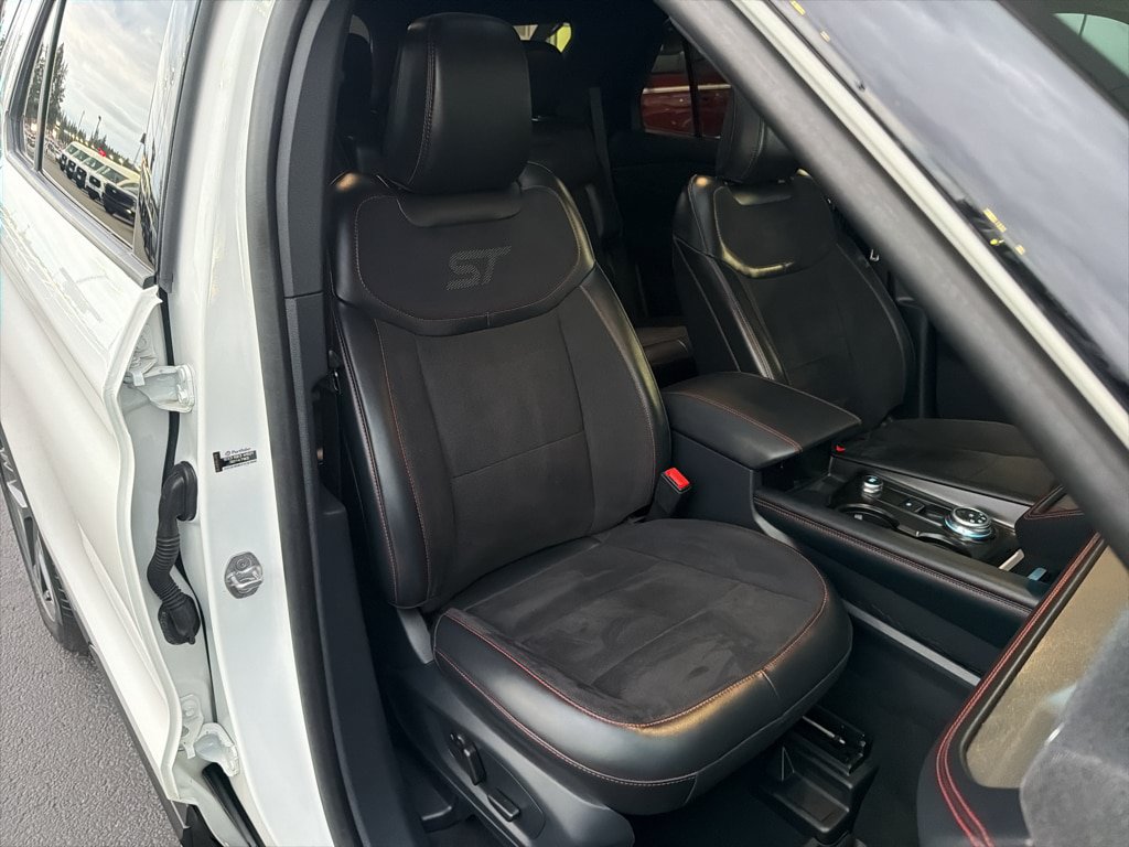 Certified 2025 Ford Explorer ST AWD/4WD image 8