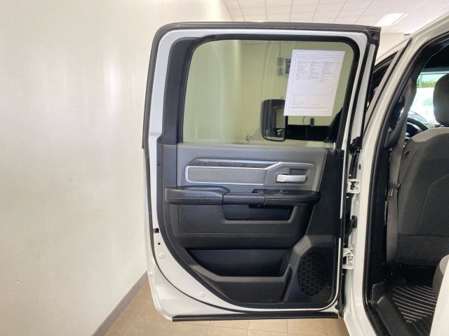 Used 2022 RAM 3500 Big Horn AWD/4WD image 9
