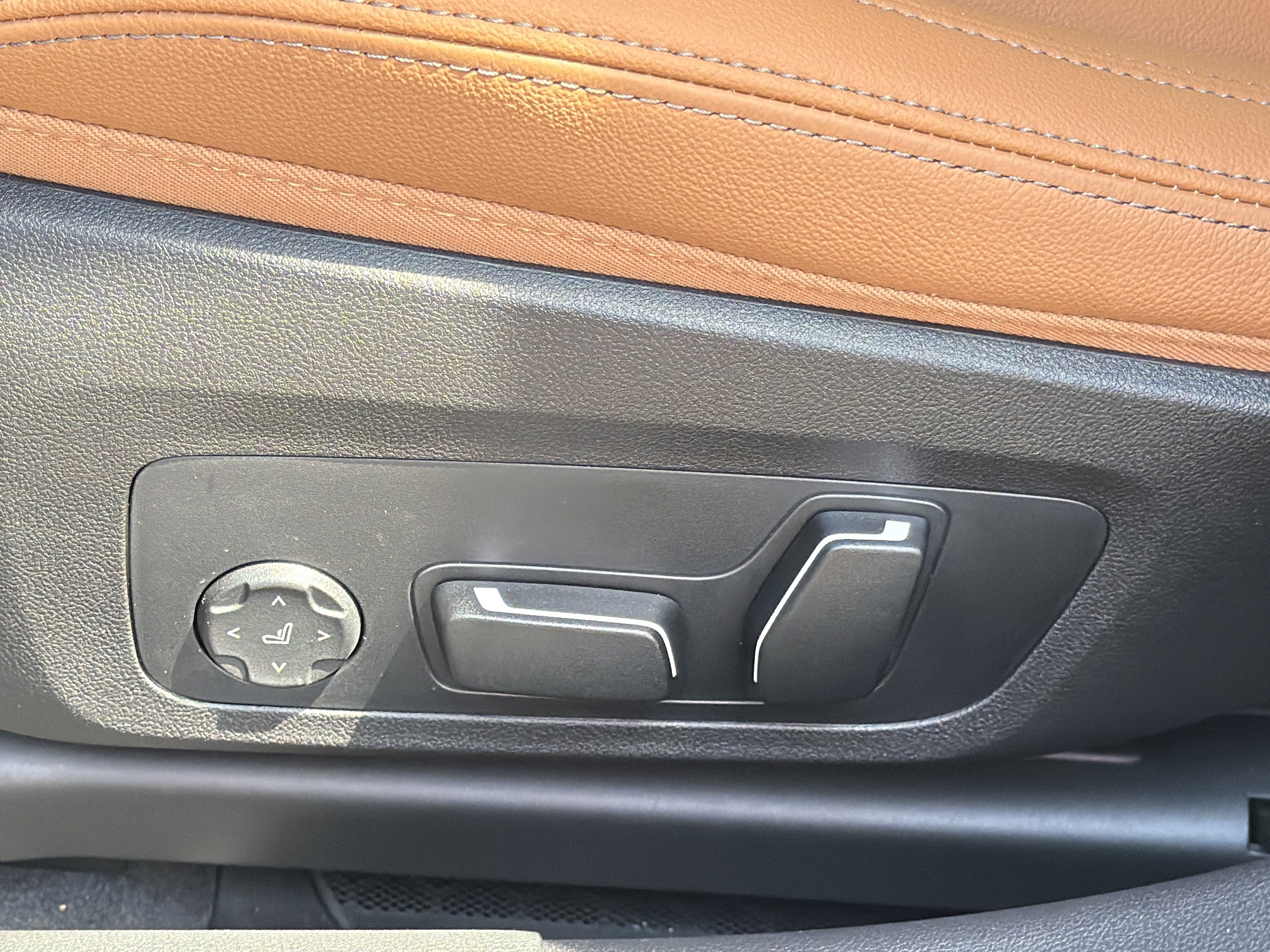 New 2026 BMW 330i Sedan w/ Premium Package RWD image 18