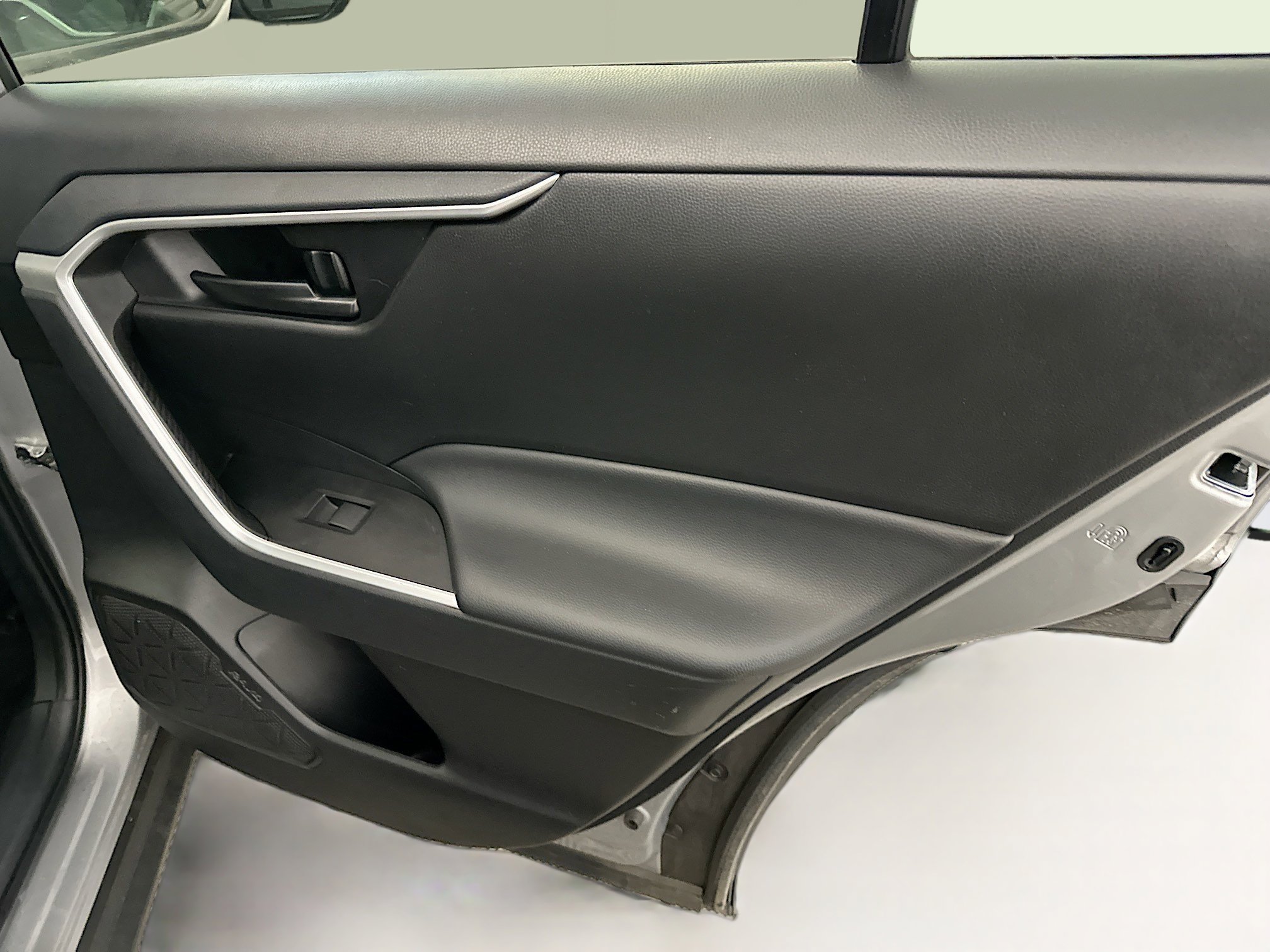 Used 2024 Toyota RAV4 LE image 31