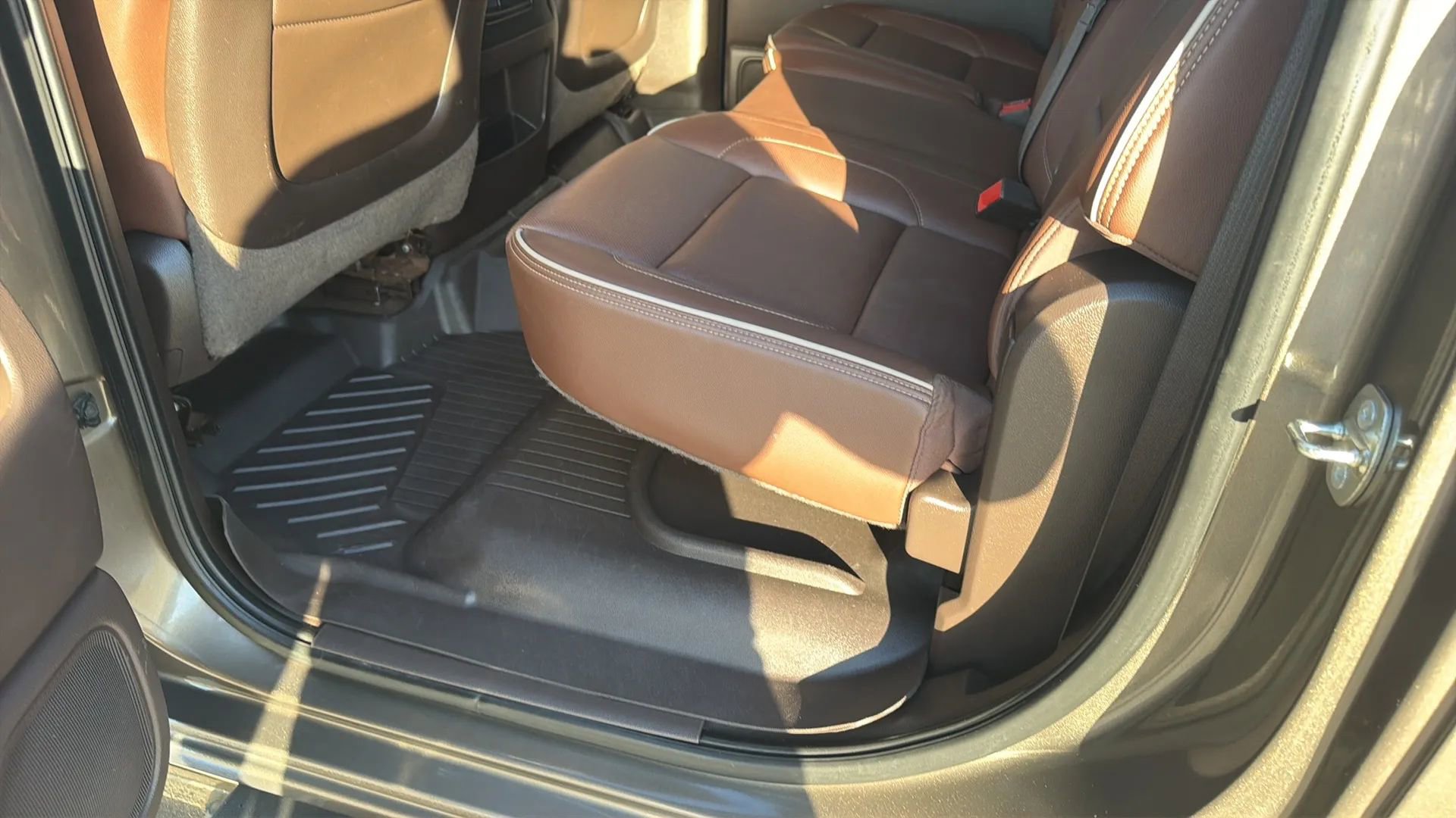 Used 2015 Chevrolet Silverado 2500 High Country w/ Duramax Plus Package AWD/4WD image 54