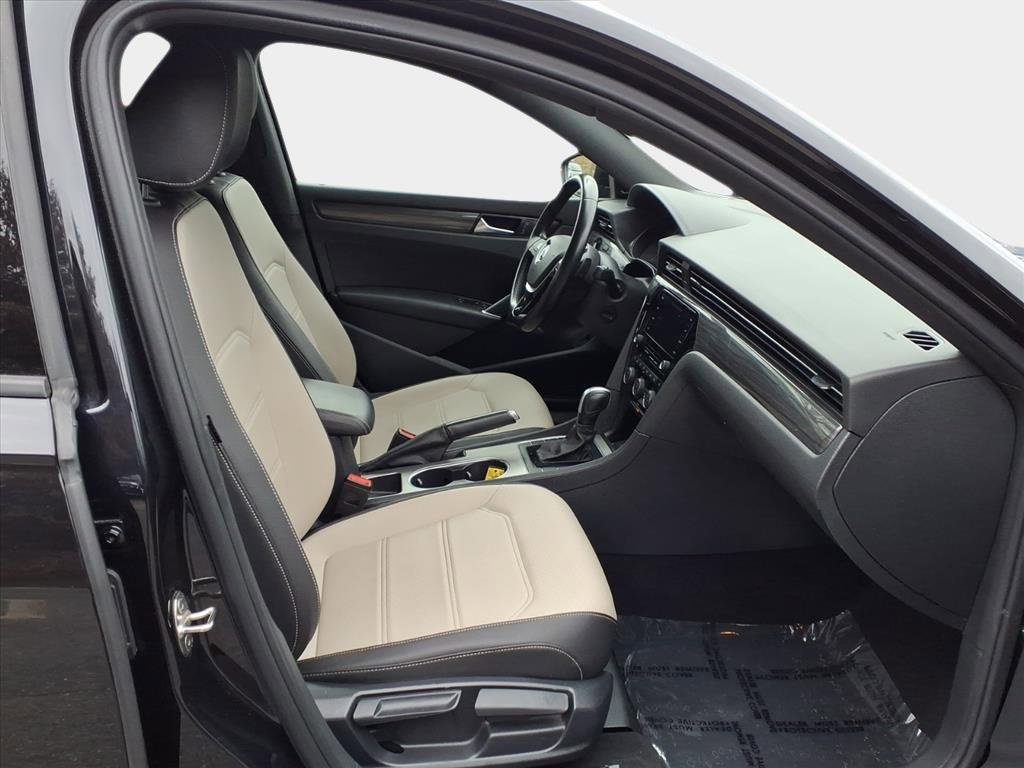 Used 2021 Volkswagen Passat 2.0T R-Line image 15