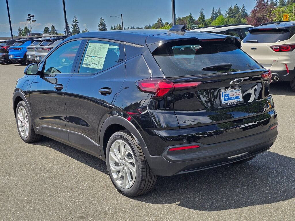 New 2027 Chevrolet Bolt LT w/ Comfort Package FWD image 7