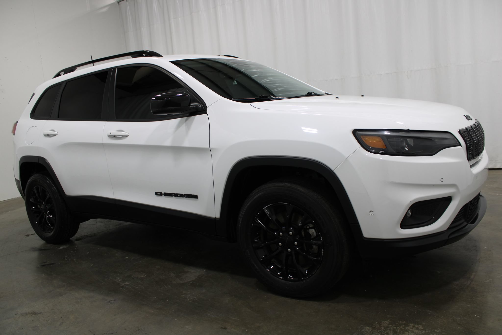Used 2023 Jeep Cherokee Altitude Lux AWD/4WD image 4