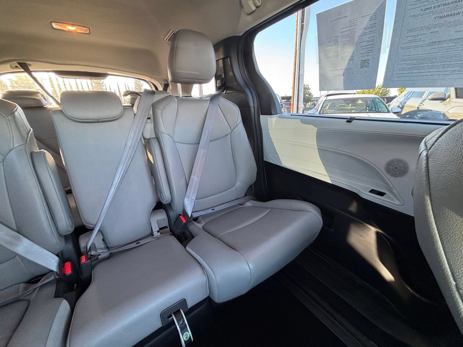 Used 2025 Toyota Sienna XLE FWD image 40