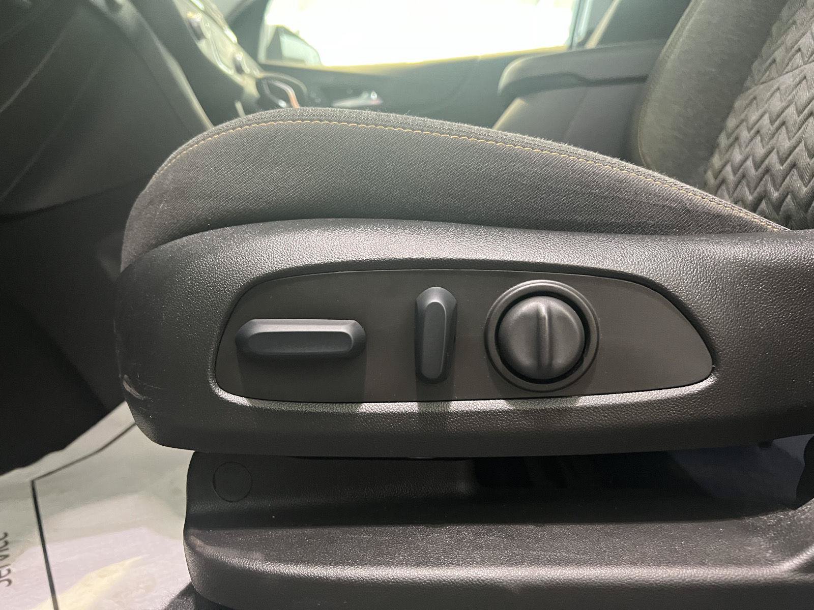 Used 2023 Chevrolet Equinox LT w/ LPO, Floor Liner Package AWD/4WD image 17