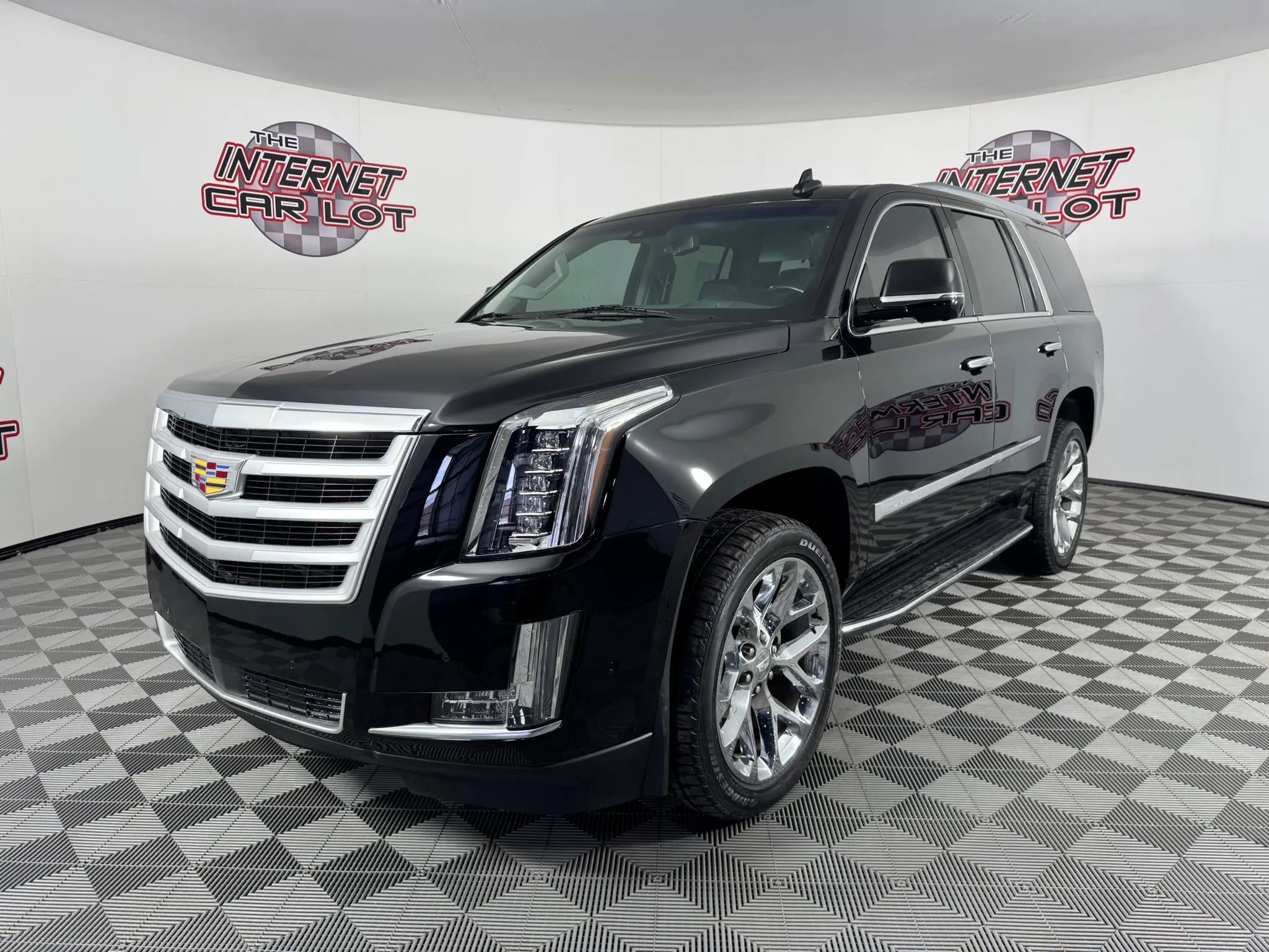 Used 2018 Cadillac Escalade Premium Luxury image 3