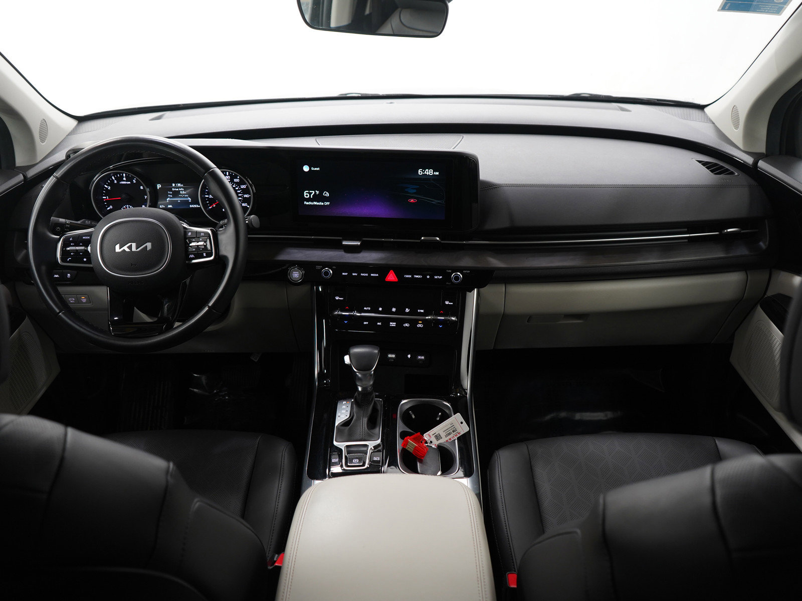 Used 2022 Kia Carnival EX image 13