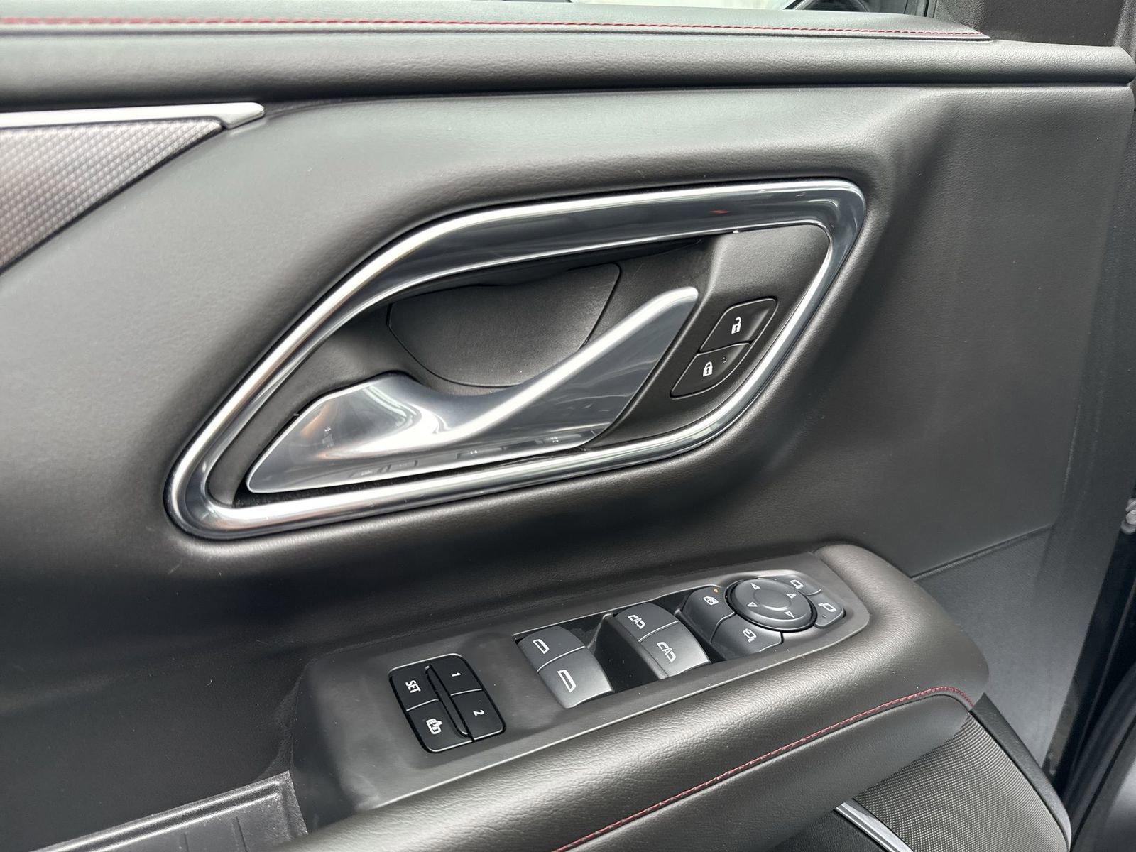 Used 2024 Chevrolet Suburban RST w/ Luxury Package image 15