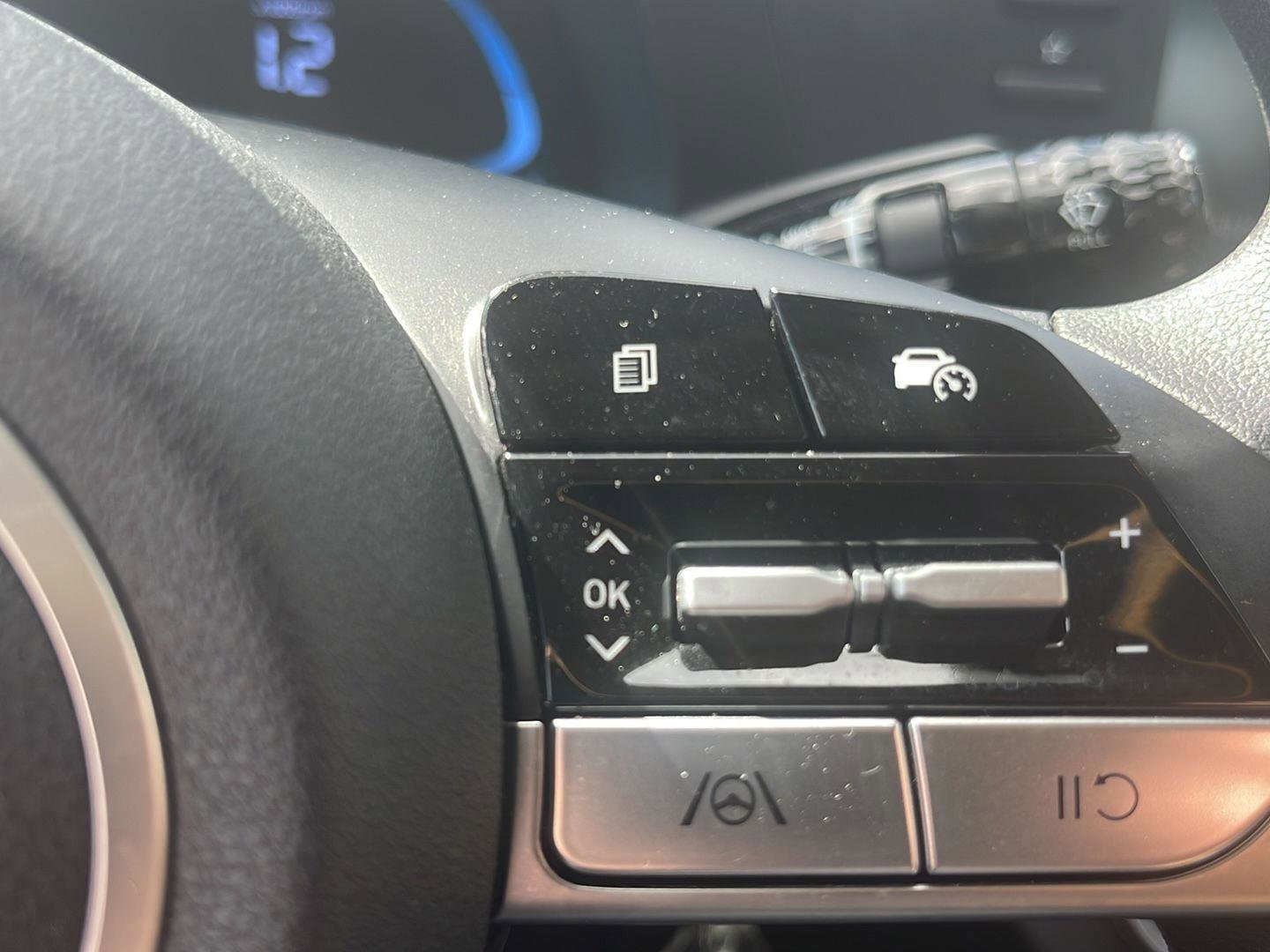 Certified 2025 Hyundai Elantra SE FWD image 24
