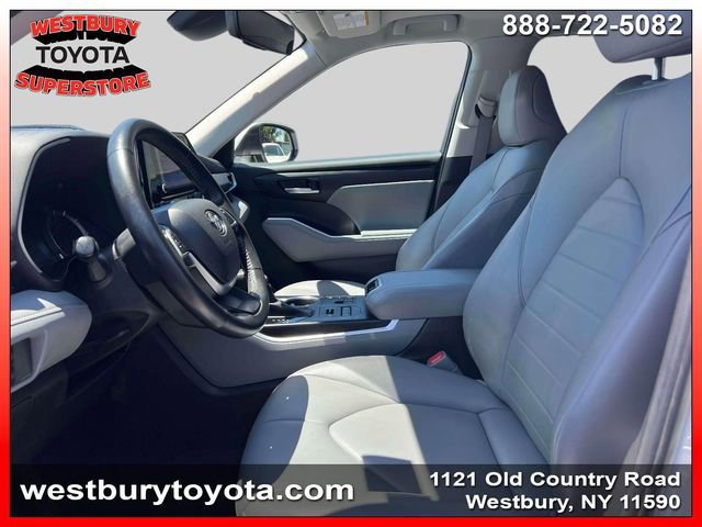Used 2023 Toyota Highlander XLE AWD/4WD image 18