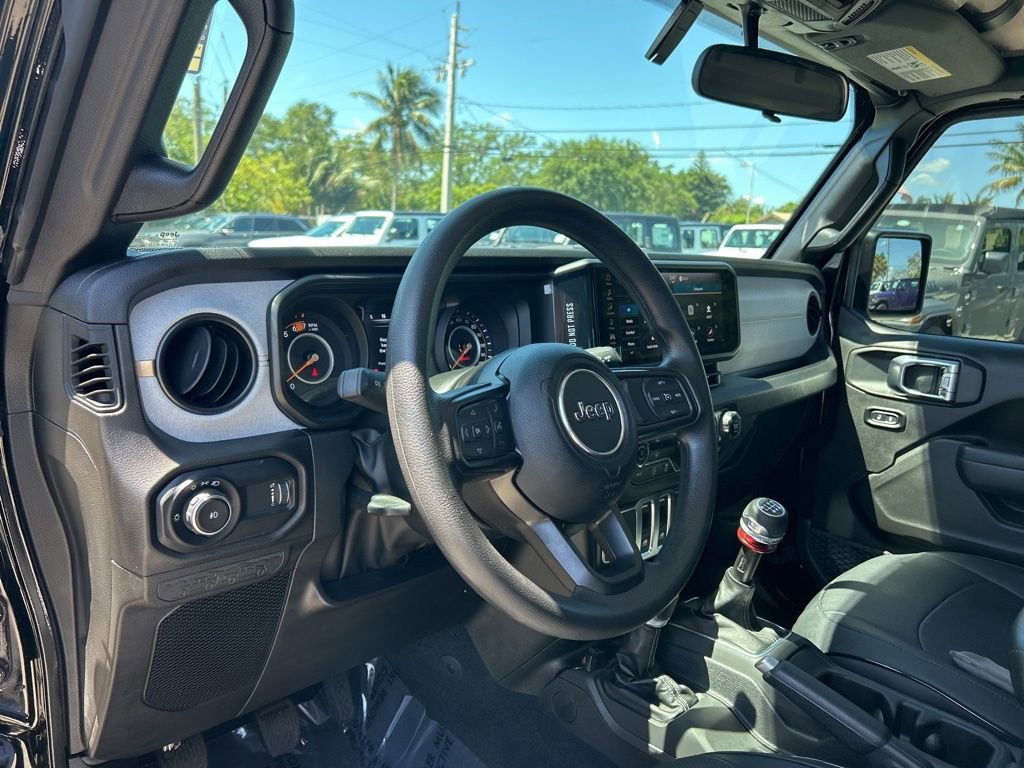 Used 2025 Jeep Wrangler Sport AWD/4WD image 10