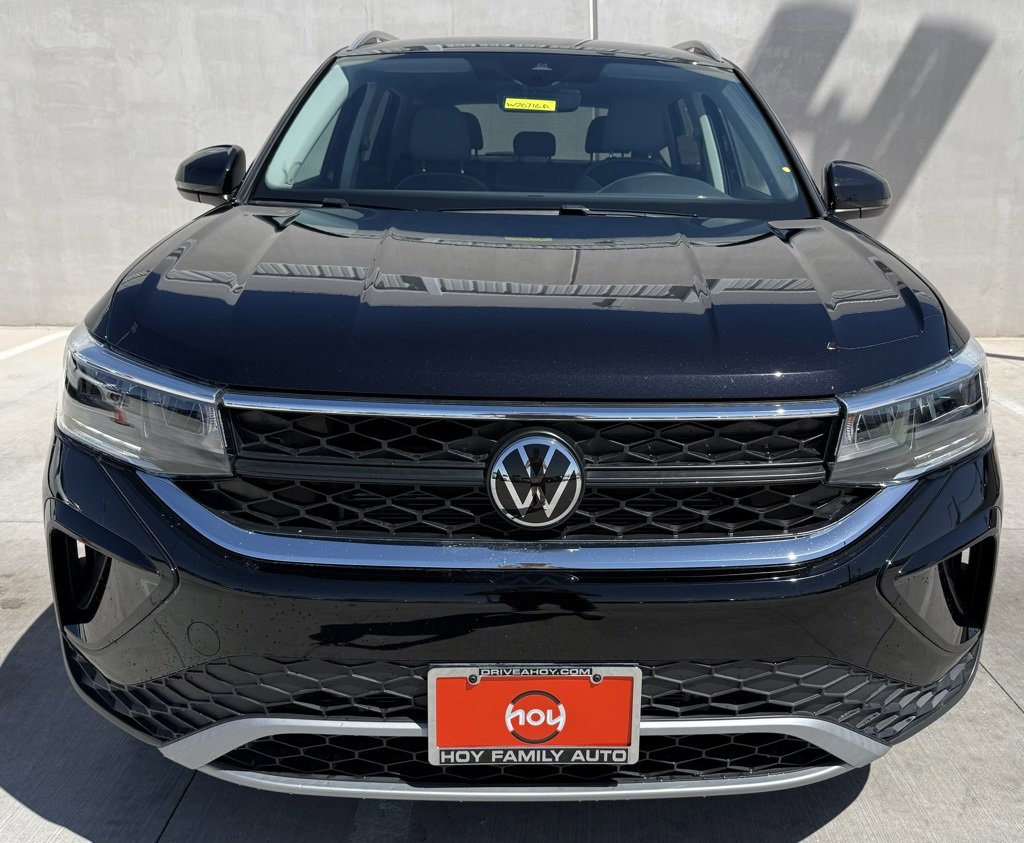 Certified 2024 Volkswagen Taos SE image 2