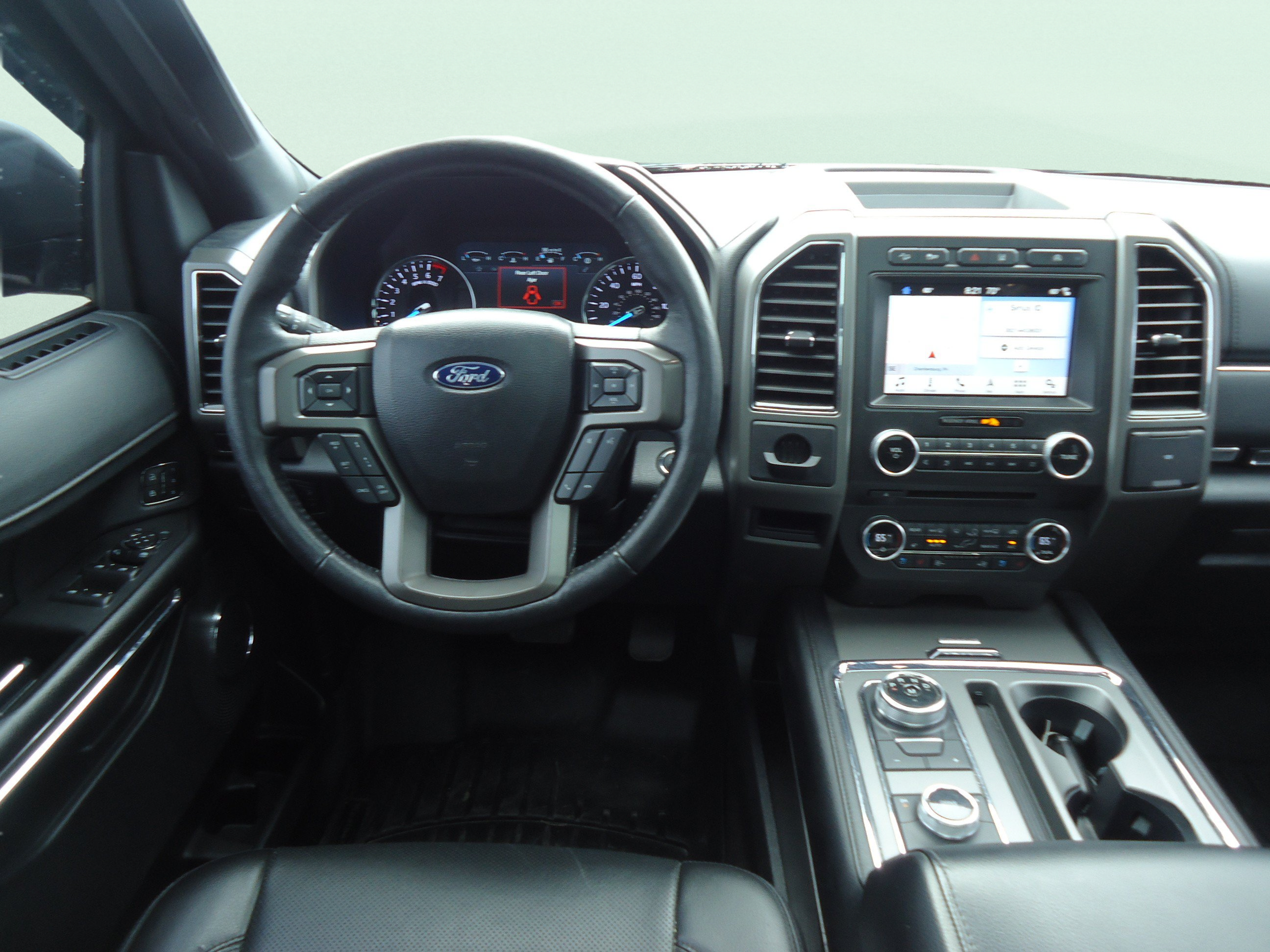 Used 2018 Ford Expedition XLT w/ Equipment Group 202A AWD/4WD image 11