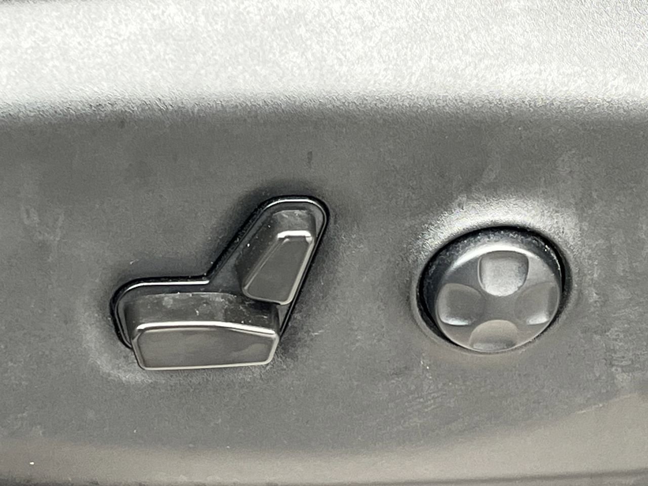 Used 2022 Chrysler Pacifica Touring-L image 15