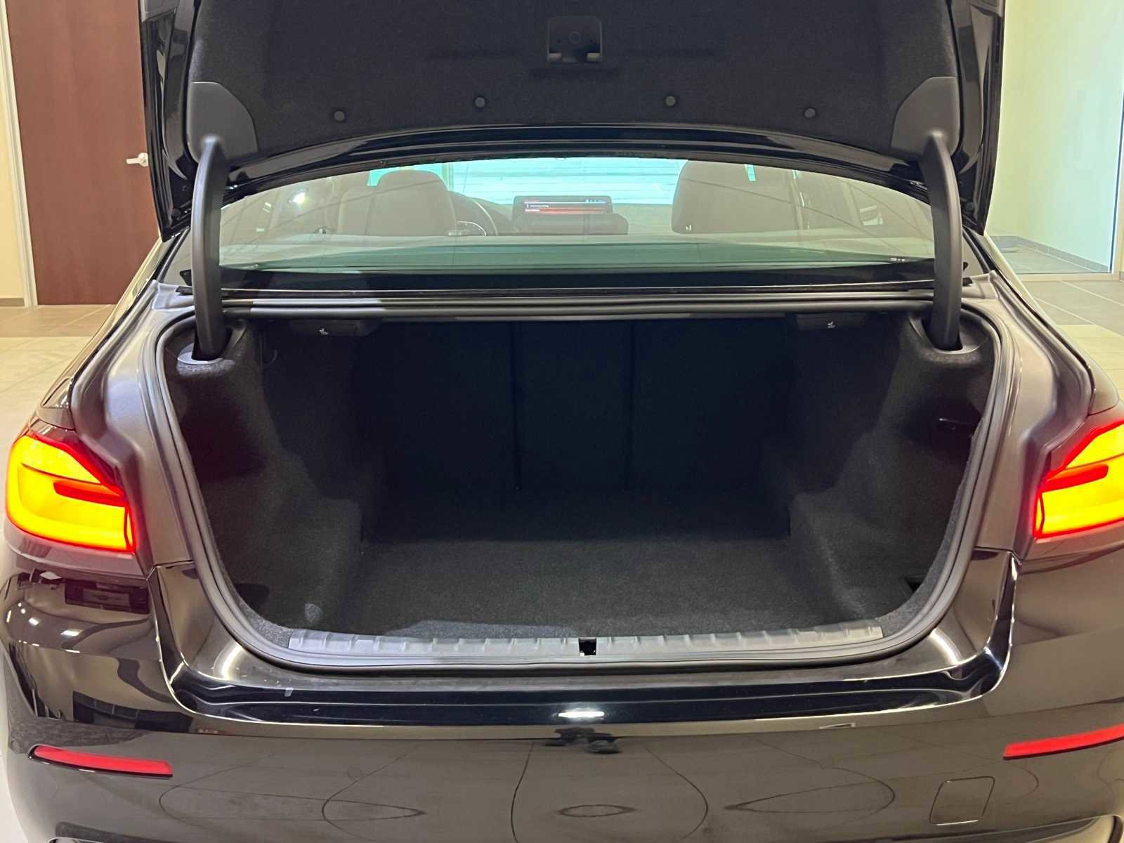 Used 2022 BMW 530i xDrive w/ Convenience Package image 29