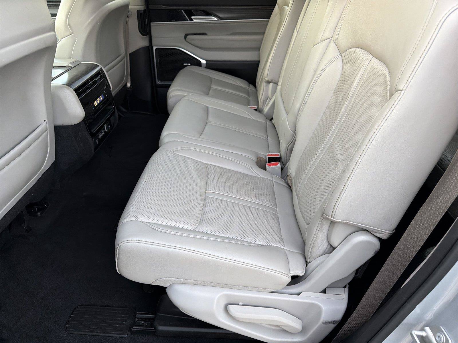 Used 2024 Jeep Wagoneer Series II w/ Flexible Seating Group RWD image 21