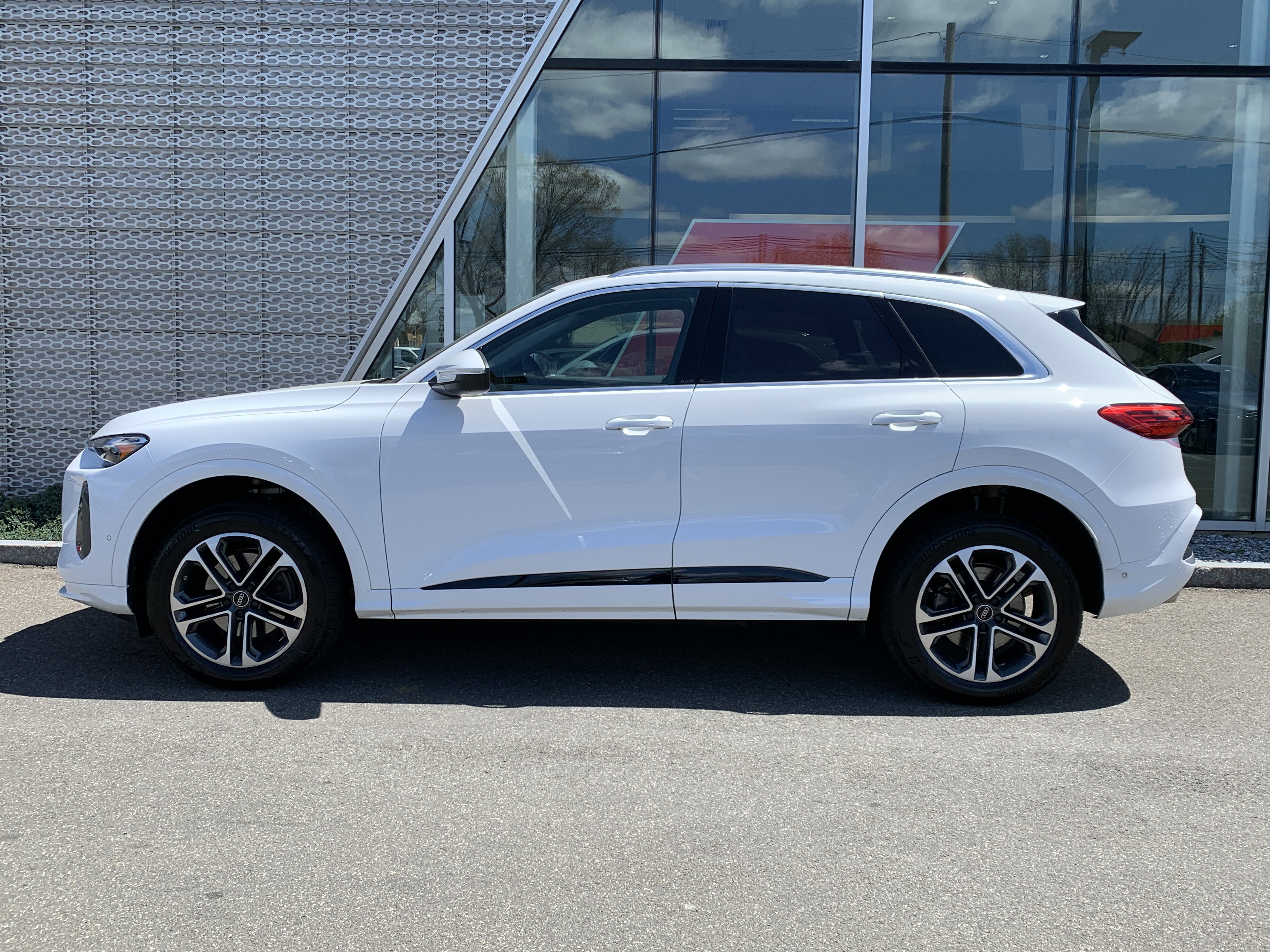 Certified 2025 Audi Q5 Premium w/ Convenience Package AWD/4WD image 2