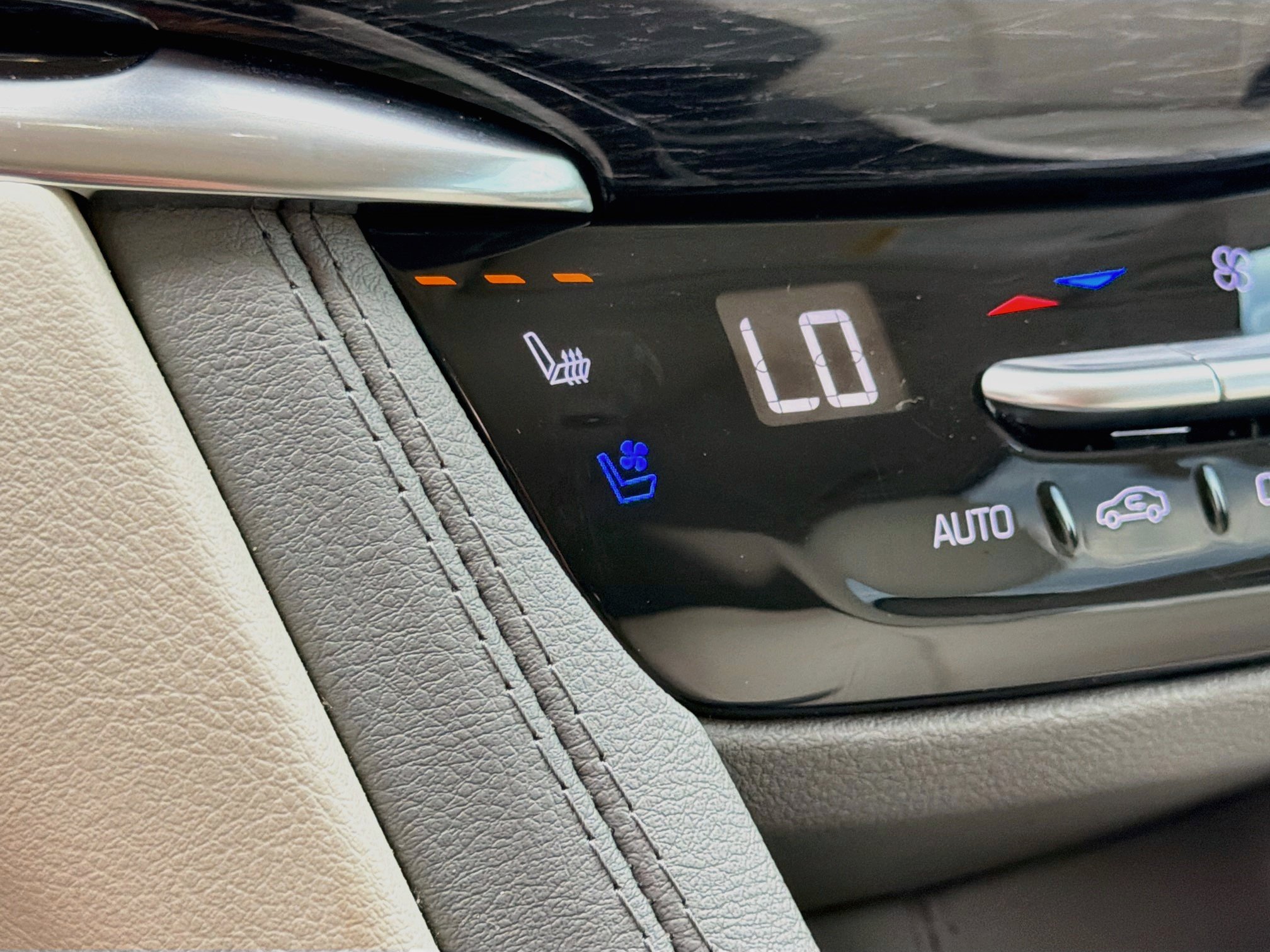 Certified 2024 Cadillac XT6 Premium Luxury w/ Technology Package FWD image 21