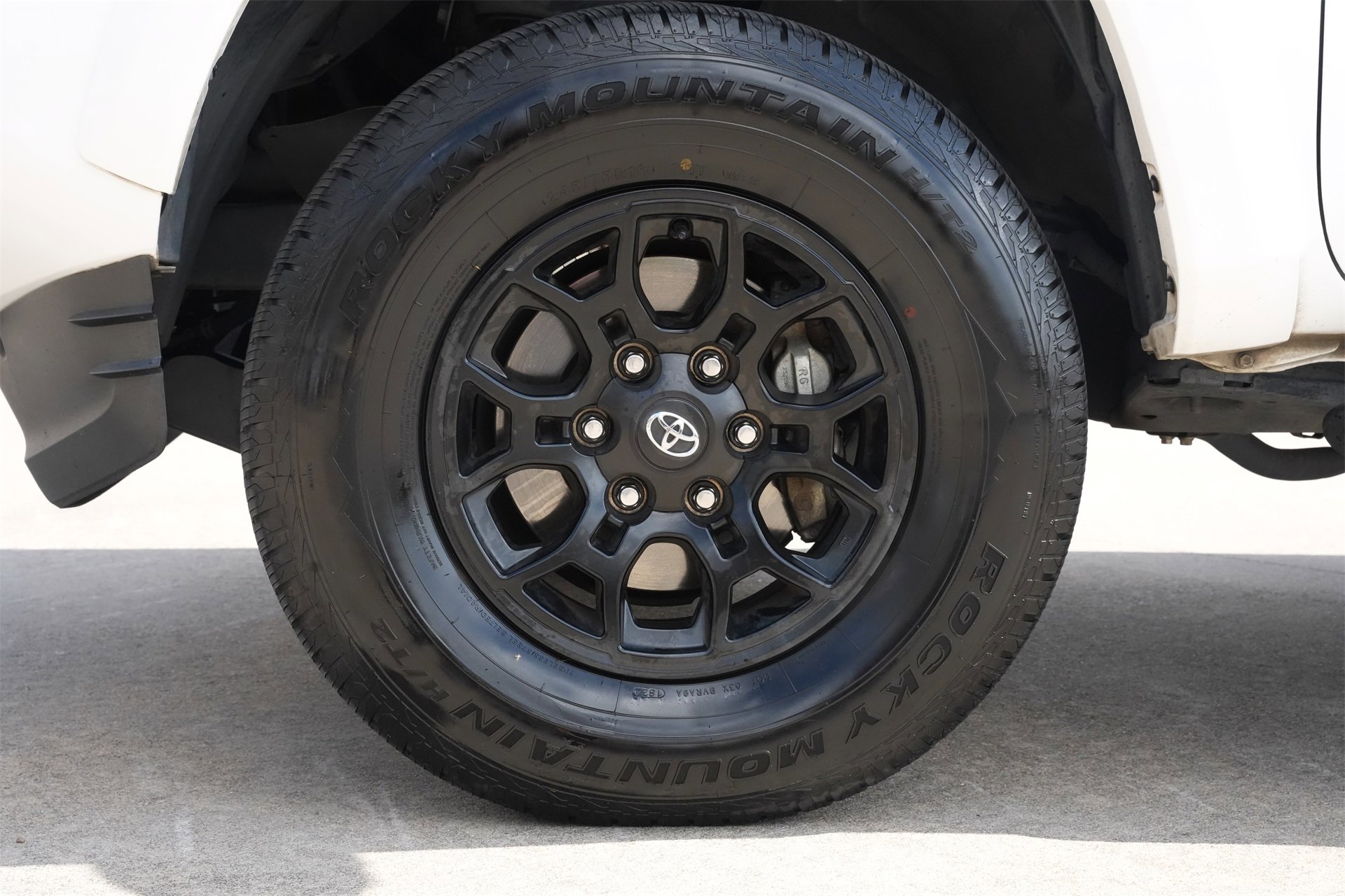 Used 2022 Toyota Tacoma SR5 w/ Technology Package image 29