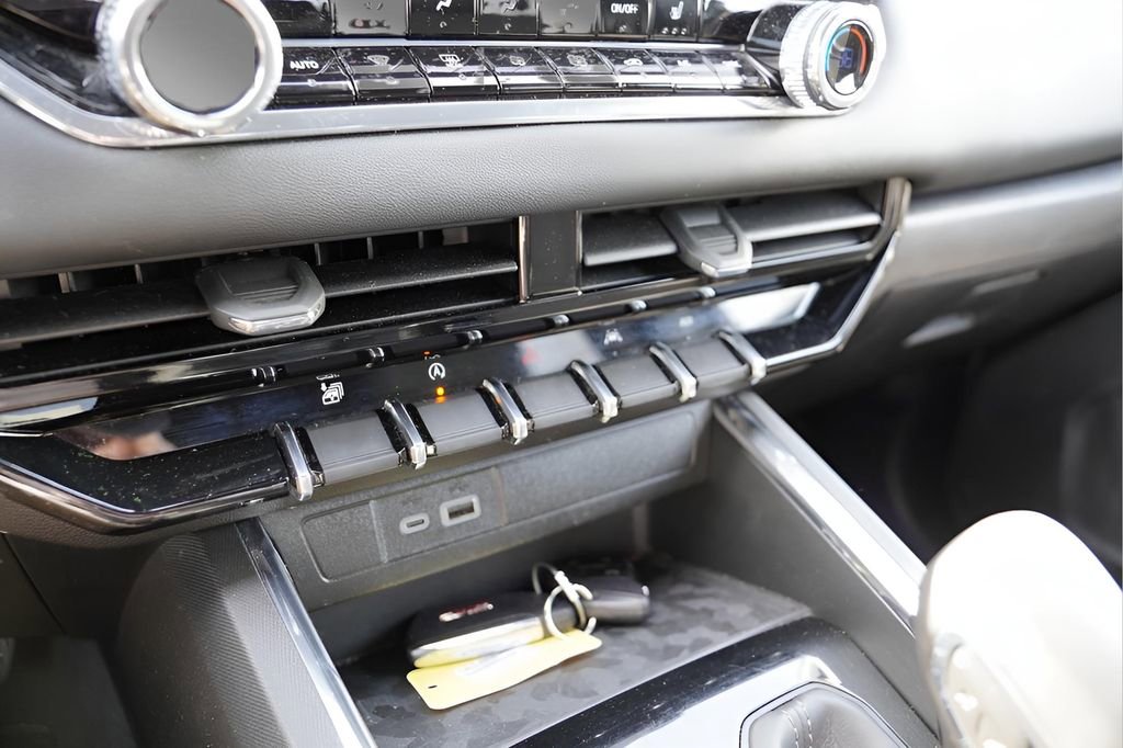 Used 2025 GMC Canyon Elevation w/ Convenience Package image 24