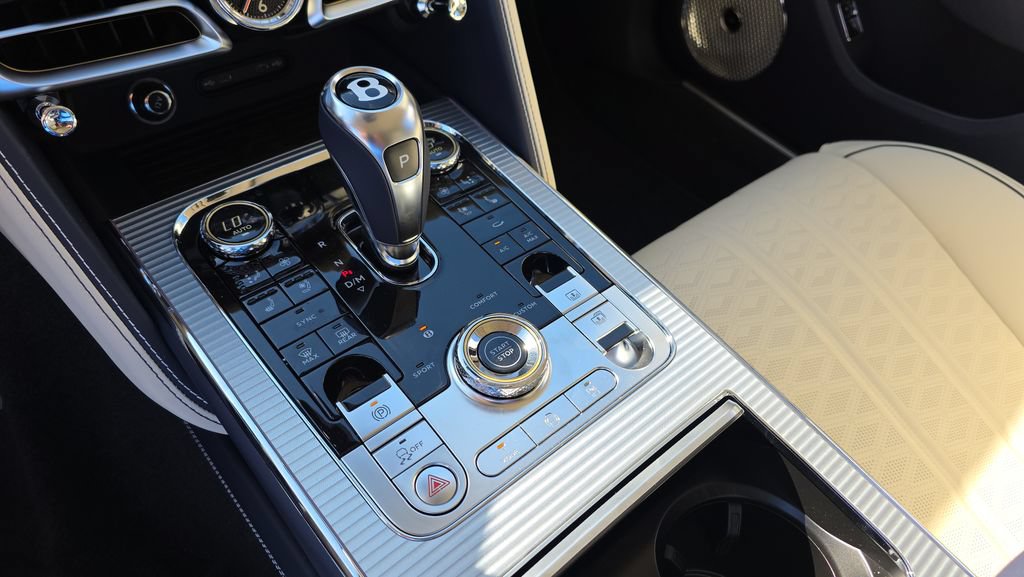 New 2025 Bentley Flying Spur Plug-In Hybrid AWD/4WD image 30