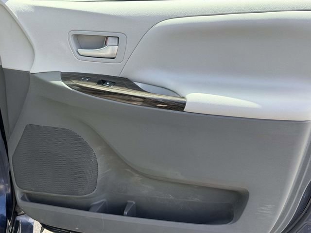 Used 2018 Toyota Sienna XLE w/ XLE Navigation Package image 6