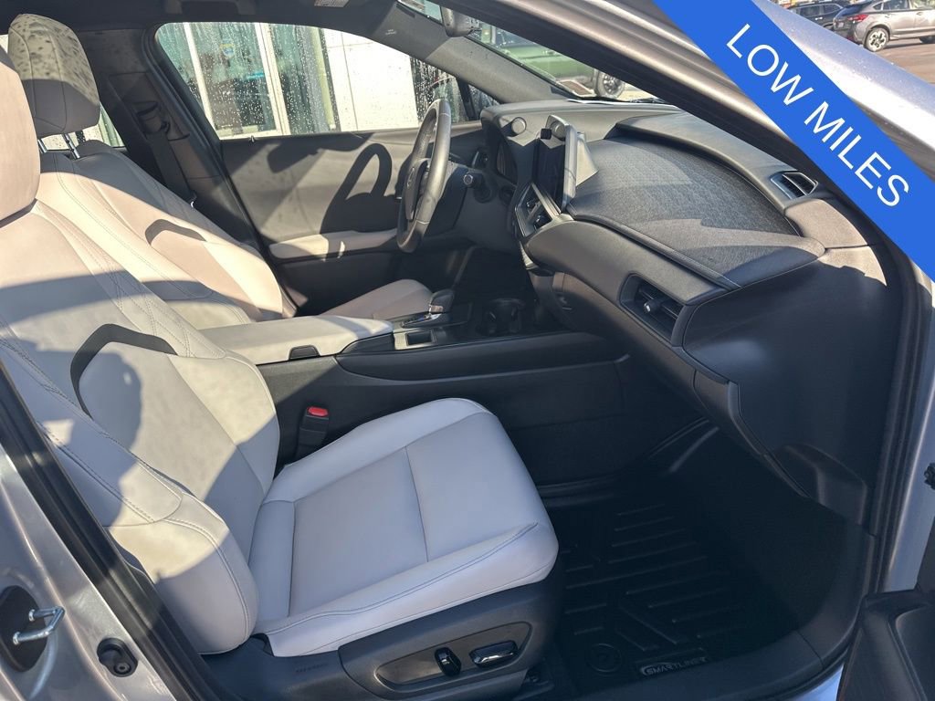 Used 2025 Lexus UX 300h FWD image 7