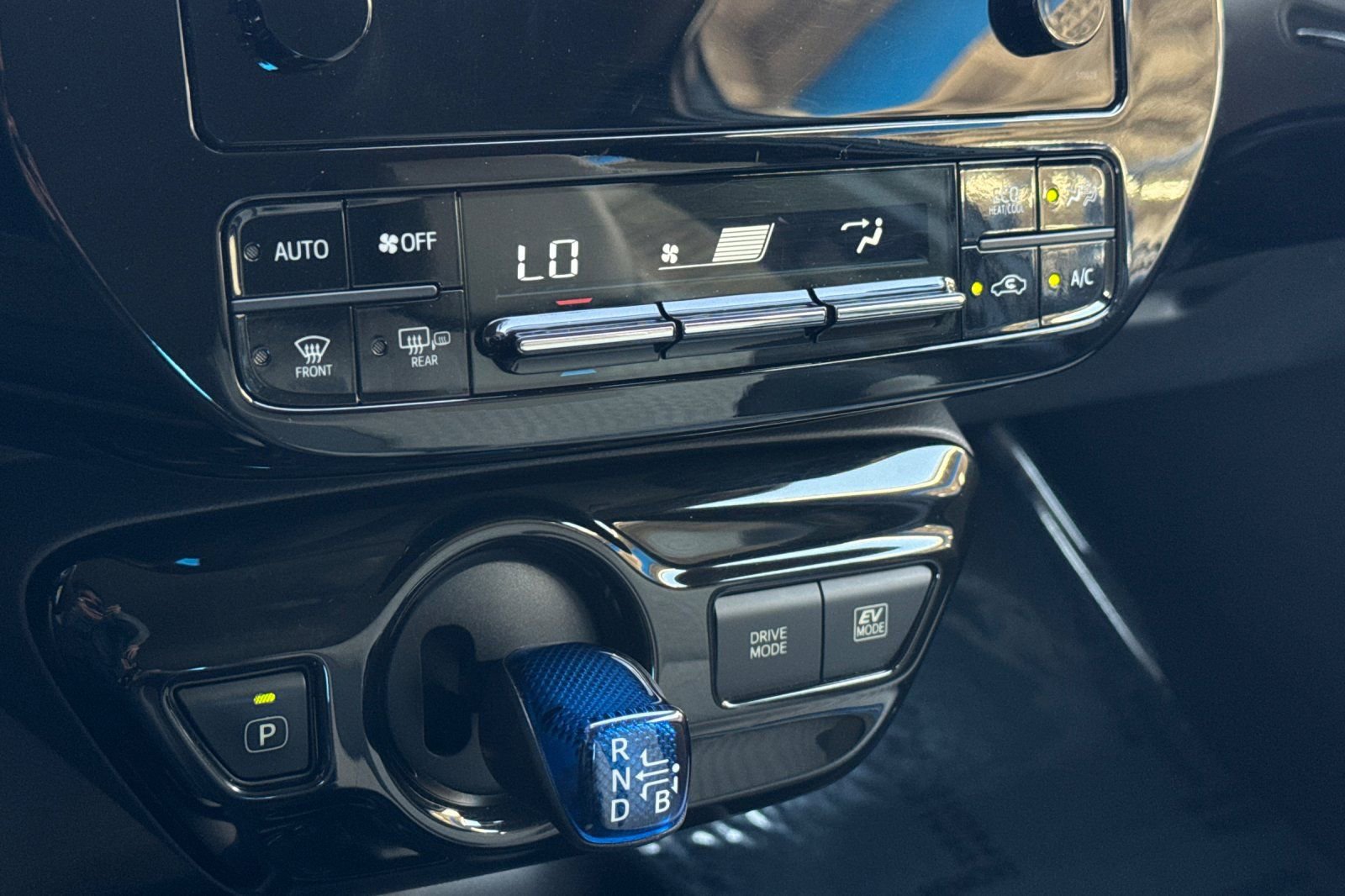 Used 2016 Toyota Prius Two image 20