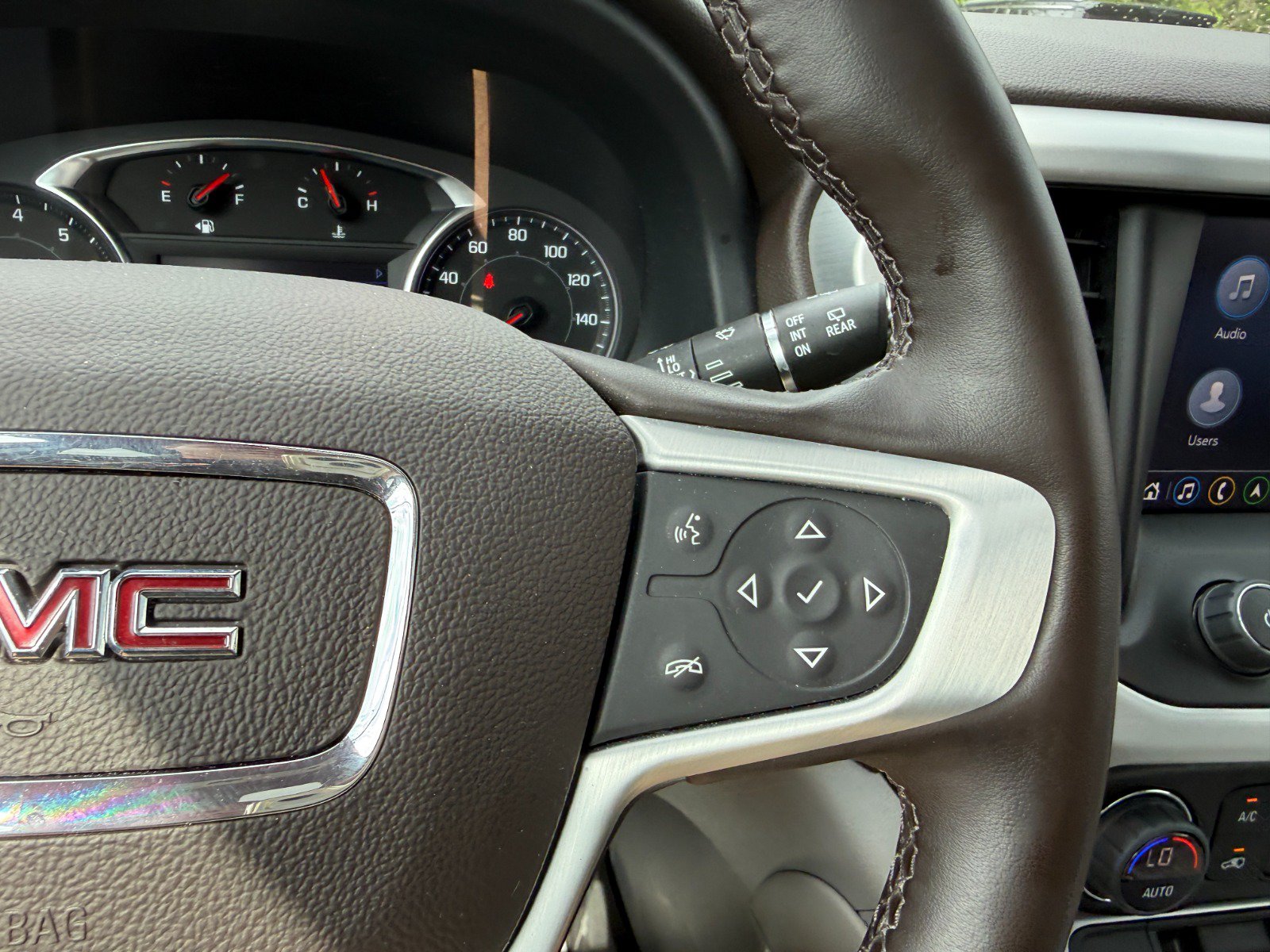 Used 2023 GMC Acadia SLT w/ Preferred Package AWD/4WD image 30