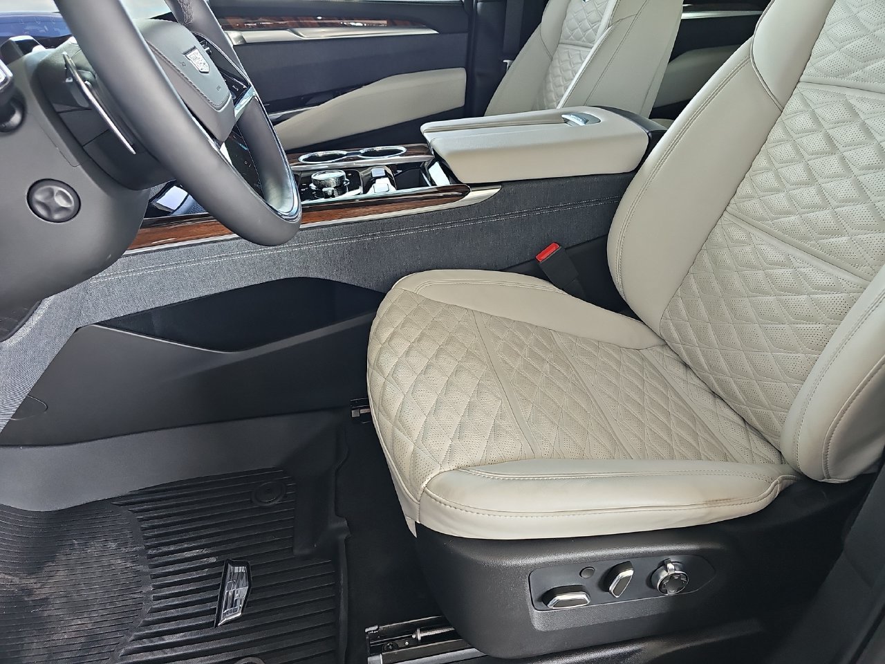 Certified 2026 Cadillac Escalade Platinum Sport w/ LPO, ONYX Package AWD/4WD image 16