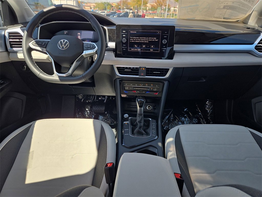 New 2025 Volkswagen Taos SE image 15