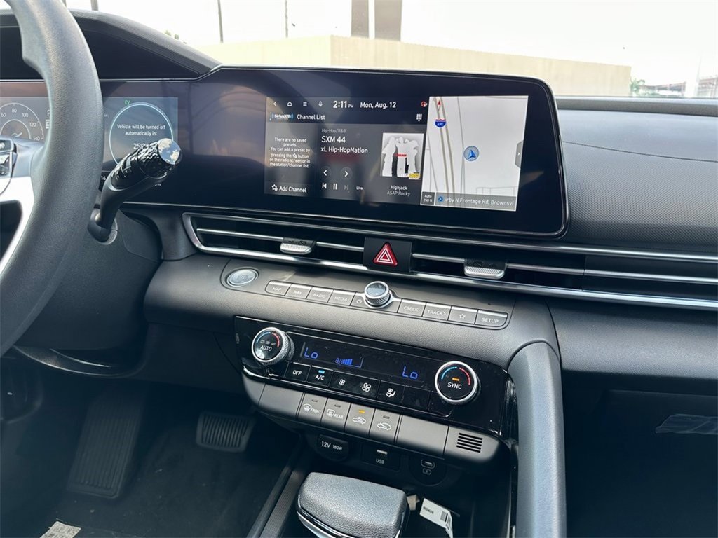 Used 2024 Hyundai Elantra Blue image 15