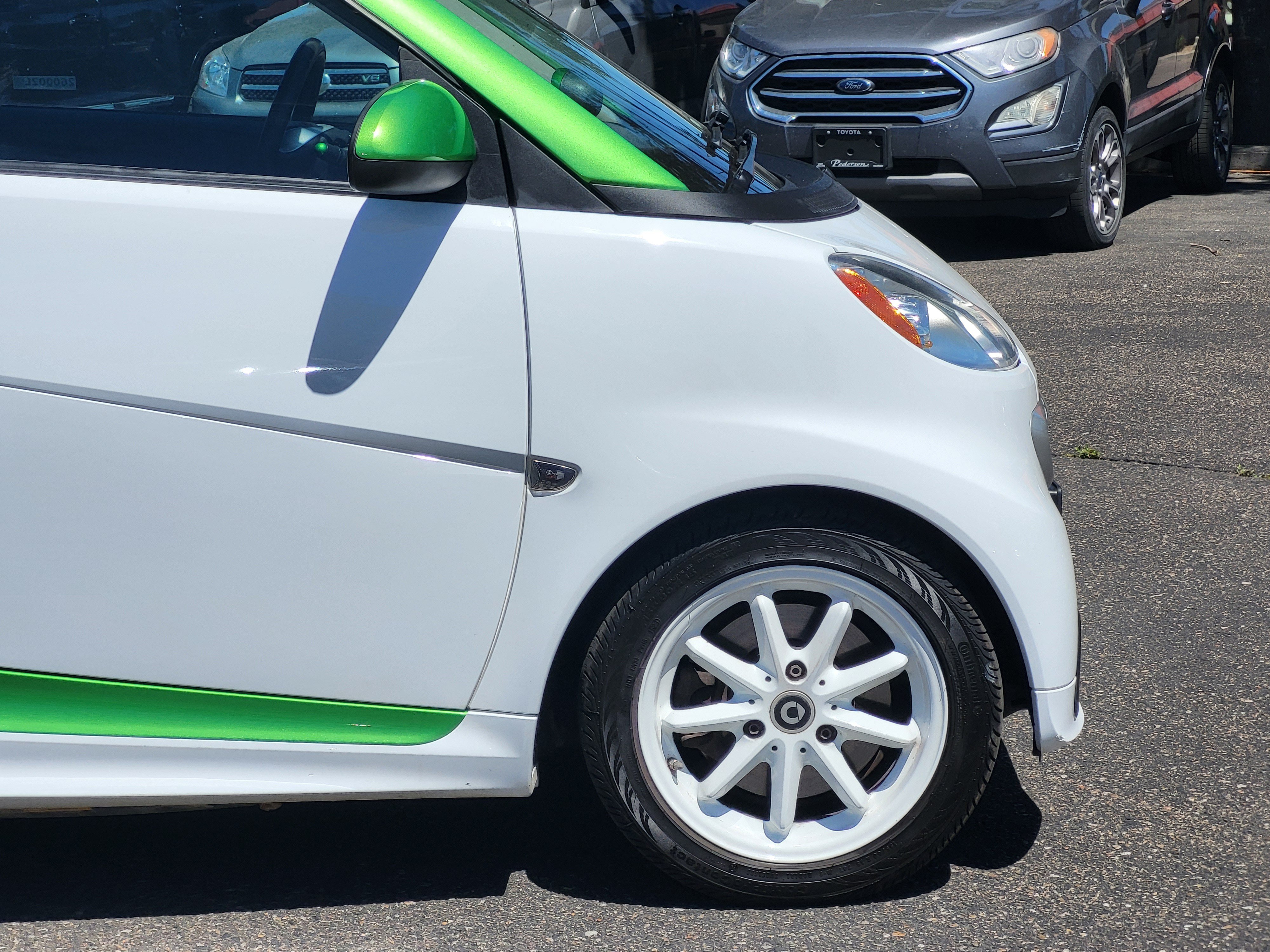 Used 2015 smart fortwo passion RWD image 7