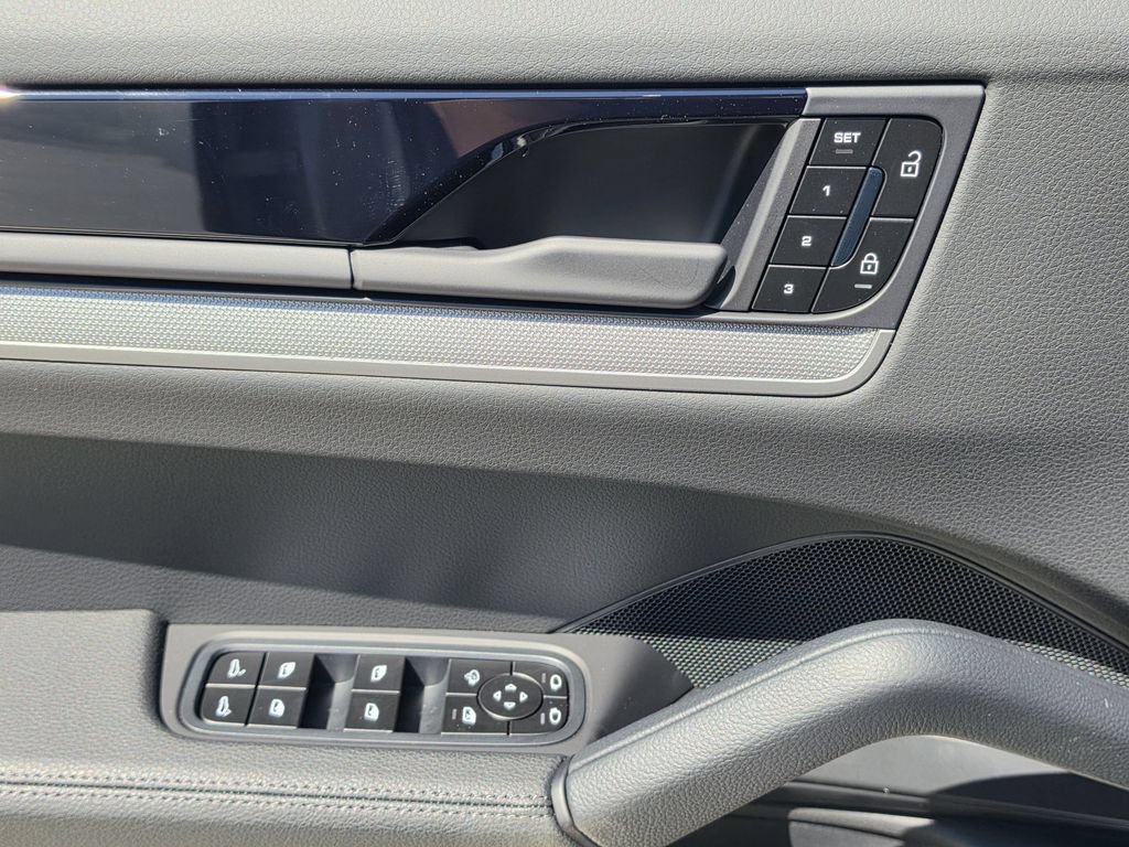 New 2026 Porsche Cayenne Coupe AWD/4WD image 14