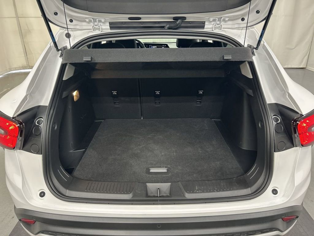 Certified 2024 Chevrolet Trax LT w/ Driver Confidence Package image 21