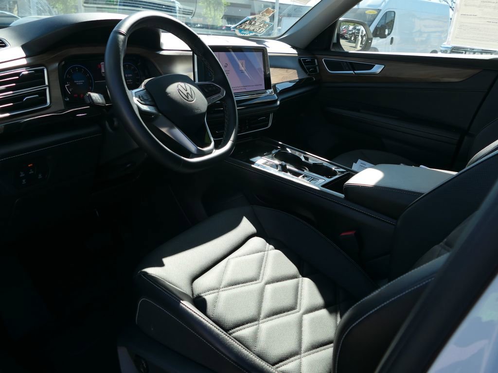 Used 2025 Volkswagen Atlas SE image 10