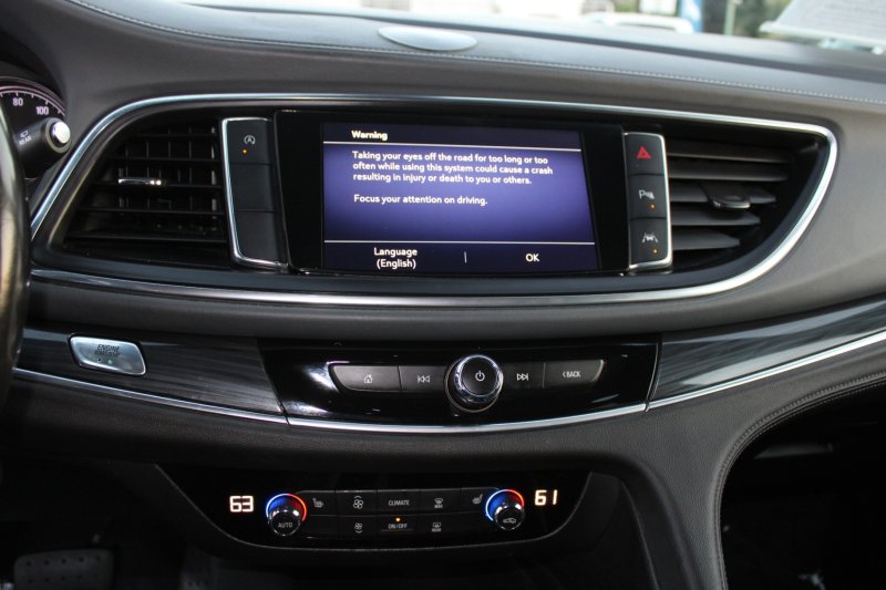 Used 2022 Buick Enclave Essence image 14