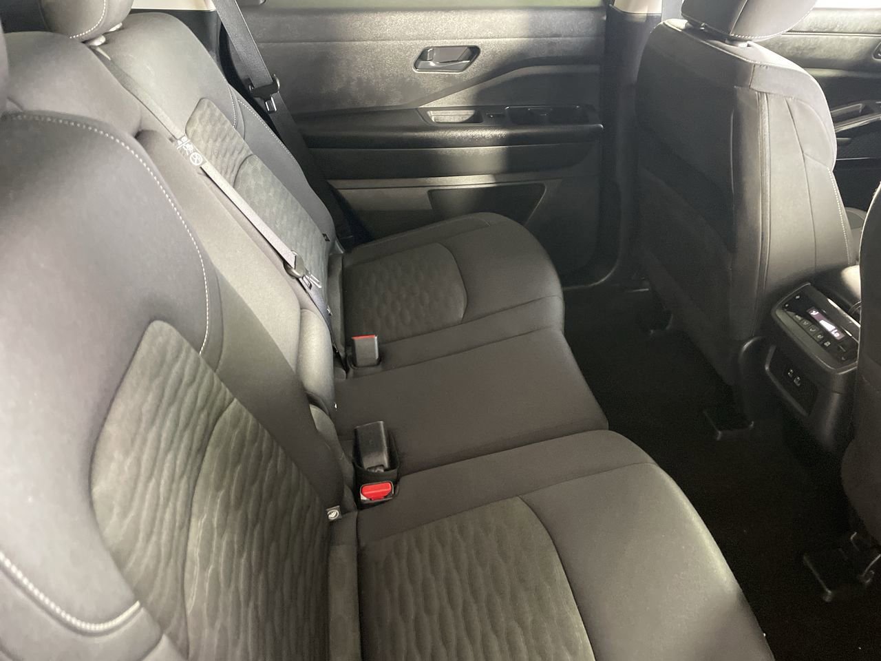 Used 2025 Nissan Pathfinder SV image 24