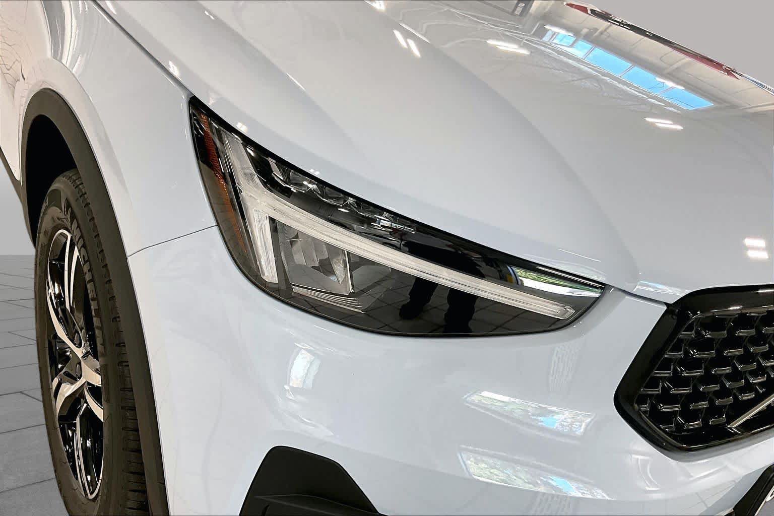 New 2026 Volvo XC40 B5 Core w/ Protection Package Premier AWD/4WD image 15